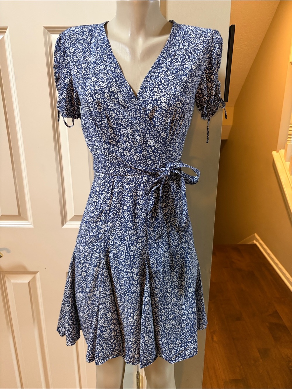 Polo by Ralph Lauren Blue Floral s/s Nami  Crepe Wrap Mini Dress, 6 - Picture 5 of 11